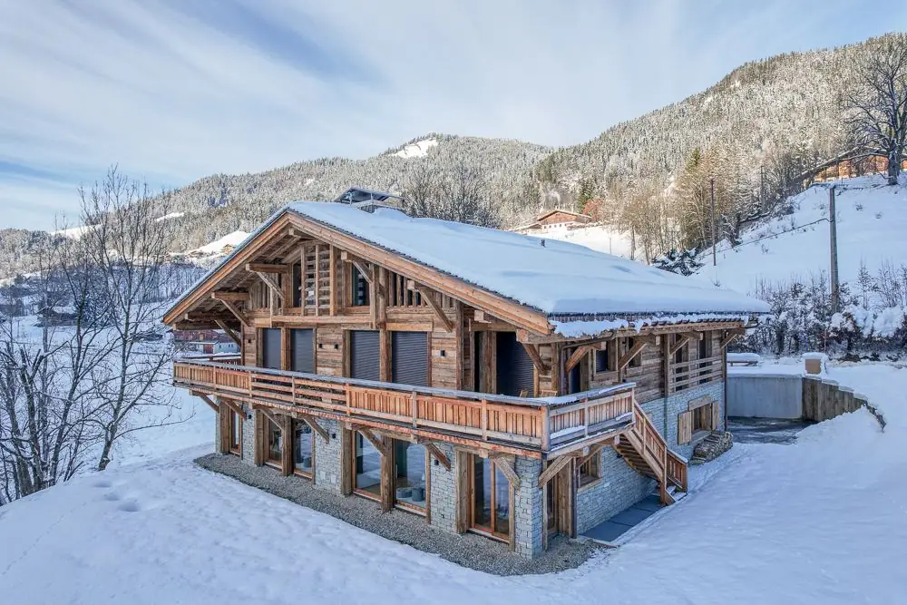 Le chalet au soleil, en hiver
